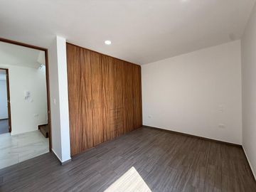 Casa en  venta en esquina en Lomas de Angelopolis junto a area verde.
