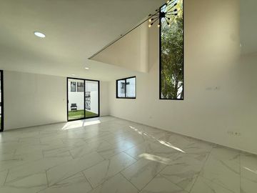 Casa en  venta en esquina en Lomas de Angelopolis junto a area verde.