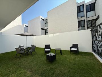Casa en  venta en esquina en Lomas de Angelopolis junto a area verde.