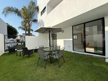Casa en  venta en esquina en Lomas de Angelopolis junto a area verde.