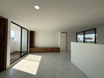 Casa en  venta en esquina en Lomas de Angelopolis junto a area verde.