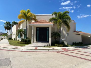 CASA EN VENTA TUXTLA GUTIÉRREZ CHIAPAS, UBICADA EN LOMAS DEL CAMPESTRE