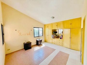 CASA EN VENTA EN ESQUINA| EN MERIDA, A DOS CALLES DE PASEO MONTEJO