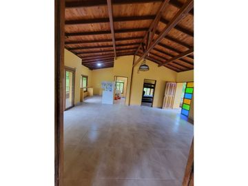 Finca independiente para la venta en Vda La Floresta,Alcala!!!