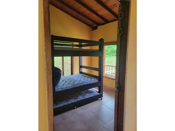 Finca independiente para la venta en Vda La Floresta,Alcala!!!