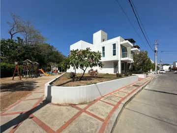 Venta de casa en Santa Marta conjunto cerrado