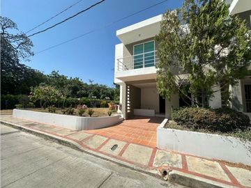 Venta de casa en Santa Marta conjunto cerrado