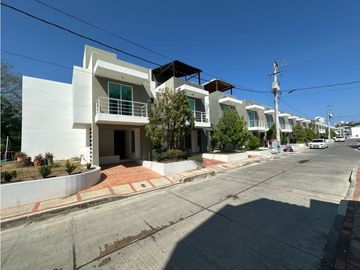 Venta de casa en Santa Marta conjunto cerrado