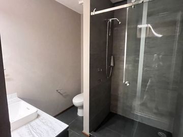 Venta de Exclusivo departamento en Real Antigua