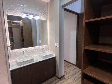 Venta de Exclusivo departamento en Real Antigua