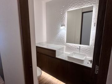 Venta de Exclusivo departamento en Real Antigua
