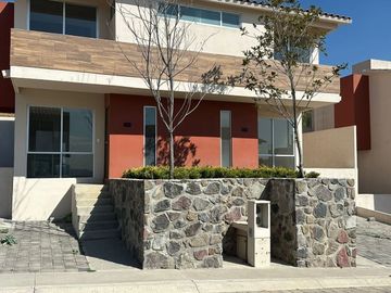 Renta y venta de casas en Lago Esmeralda