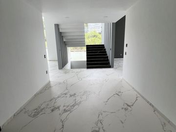 Venta de Hermosa Residencia en Rancho San Juan