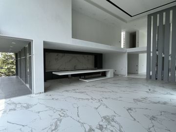 Venta de Hermosa Residencia en Rancho San Juan