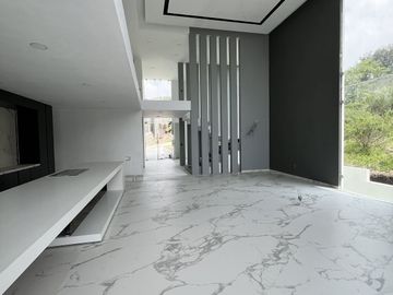 Venta de Hermosa Residencia en Rancho San Juan