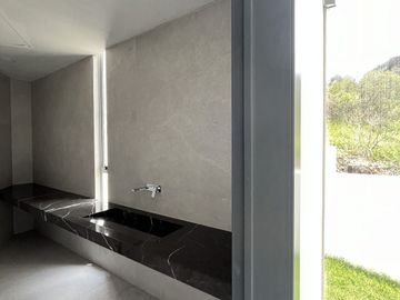 Venta de Hermosa Residencia en Rancho San Juan