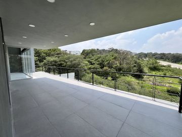 Venta de Hermosa Residencia en Rancho San Juan