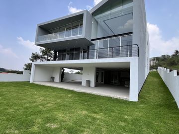 Venta de Hermosa Residencia en Rancho San Juan