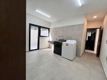 Venta de exclusiva Residencia en Rancho San Juan