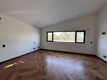 Venta de exclusiva Residencia en Rancho San Juan