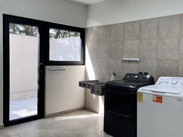 Venta de exclusiva Residencia en Rancho San Juan
