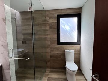 Venta de exclusiva Residencia en Rancho San Juan