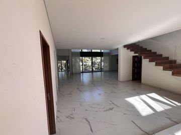 Venta de exclusiva Residencia en Rancho San Juan