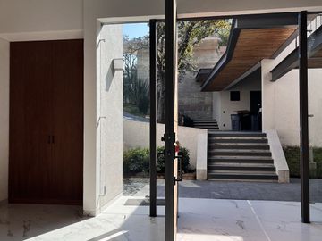 Venta de exclusiva Residencia en Rancho San Juan