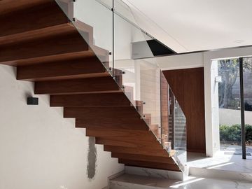 Venta de exclusiva Residencia en Rancho San Juan