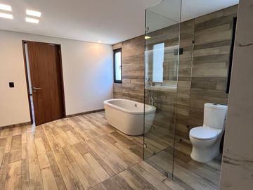 Venta de exclusiva Residencia en Rancho San Juan