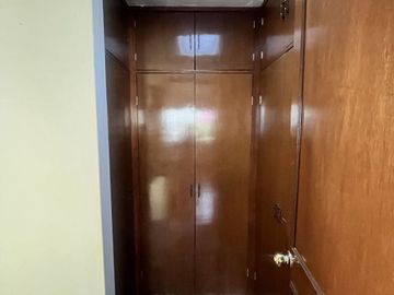Venta de amplia casa en Loma de Valle Escondido