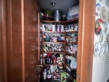 Venta de amplia casa en Loma de Valle Escondido