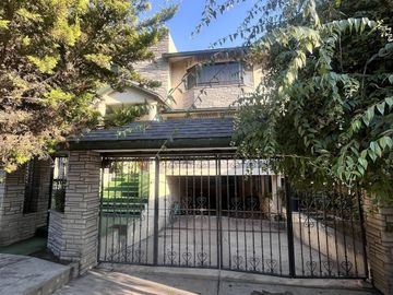 Venta de amplia casa en Loma de Valle Escondido