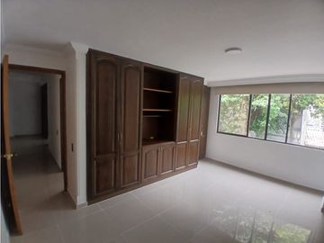 RENTA APARTAMENTO AMPLIO EN LA CIRCUNVALAR