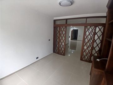 RENTA APARTAMENTO AMPLIO EN LA CIRCUNVALAR
