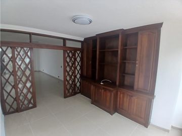 RENTA APARTAMENTO AMPLIO EN LA CIRCUNVALAR