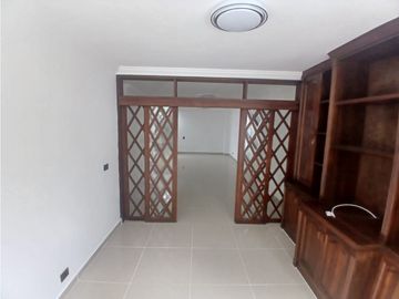 RENTA APARTAMENTO AMPLIO EN LA CIRCUNVALAR