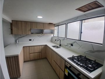 RENTA APARTAMENTO AMPLIO EN LA CIRCUNVALAR