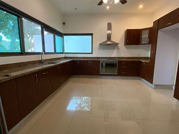 !!EXCLUSIVA CASA EN VENTA EN  PRIV. MANANTIALES DE COCOYOLES !!