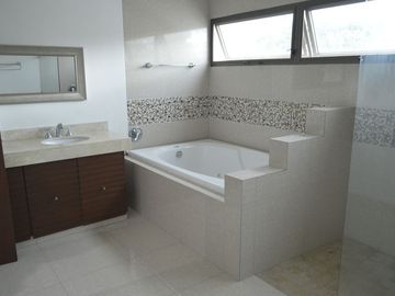 !!EXCLUSIVA CASA EN VENTA EN  PRIV. MANANTIALES DE COCOYOLES !!