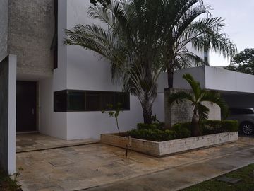 !!EXCLUSIVA CASA EN VENTA EN  PRIV. MANANTIALES DE COCOYOLES !!