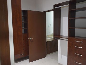 !!EXCLUSIVA CASA EN VENTA EN  PRIV. MANANTIALES DE COCOYOLES !!