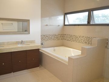 !!EXCLUSIVA CASA EN VENTA EN  PRIV. MANANTIALES DE COCOYOLES !!