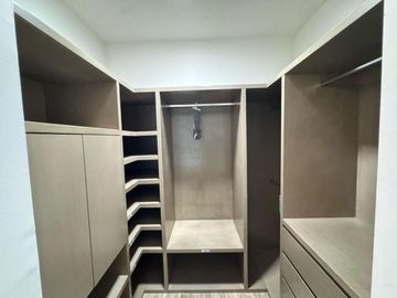 Residencia de Lujo en Venta - Sierra Alta - 3 Recámaras - Alberca