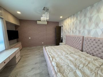 Residencia de Lujo en Venta - Sierra Alta - 3 Recámaras - Alberca