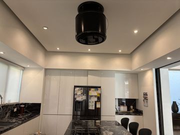 Residencia de Lujo en Venta - Sierra Alta - 3 Recámaras - Alberca