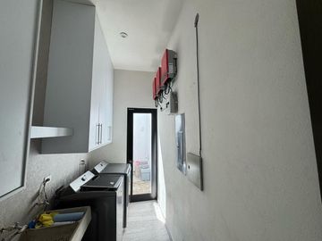 Residencia de Lujo en Venta - Sierra Alta - 3 Recámaras - Alberca
