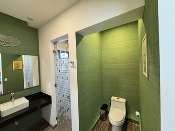 Residencia de Lujo en Venta - Sierra Alta - 3 Recámaras - Alberca