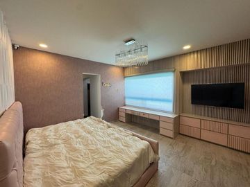 Residencia de Lujo en Venta - Sierra Alta - 3 Recámaras - Alberca