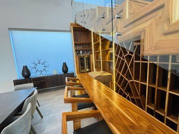 Residencia de Lujo en Venta - Sierra Alta - 3 Recámaras - Alberca